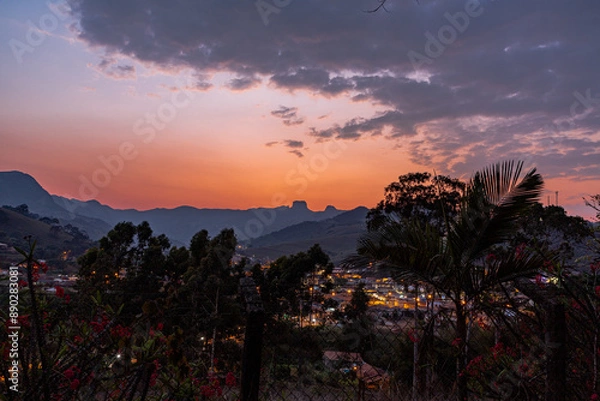 Obraz View of the city of São Bento do Sapucaí with Pedra do Baú in the background during sunrise