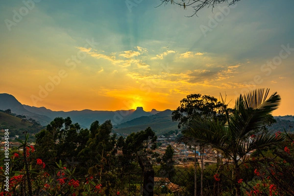 Obraz View of the city of São Bento do Sapucaí with Pedra do Baú in the background during sunrise