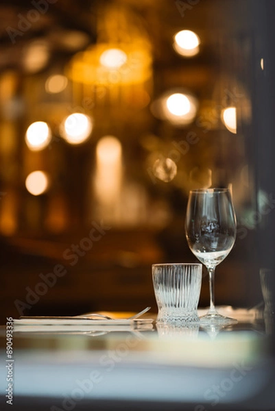 Fototapeta Par une fenêtre de resto