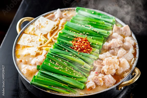 Obraz ニラがたっぷりのった福岡名物のモツ鍋