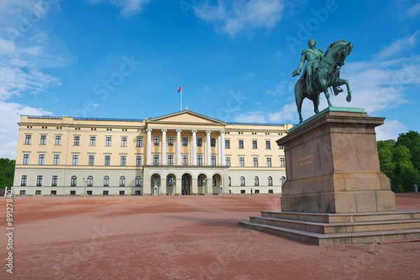 Fototapeta View to the Royal palace with .statue of King Karl Johan at the foreground in Oslo, Norway.