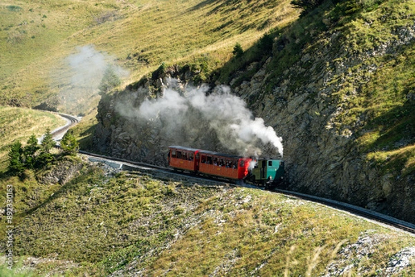Obraz old steam climbs the mountain