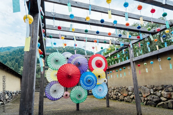 Obraz 福井市一乗谷朝倉氏遺跡の和傘スカイ