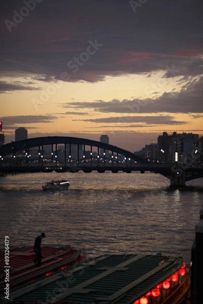 Fototapeta 屋形船と夕焼けと橋