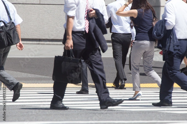 Fototapeta 夏の通勤風景（ビジネスマン）