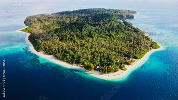 Obraz An aerial view of Sumatra's island Sikandang, showcasing the stunning contrast between lush tropical forests and vibrant turquoise waters. A paradise waiting to be explored.
