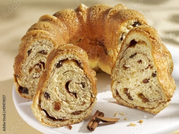 Fototapeta Kärntner Reindling (Yeast cake with cinnamon & raisins, Austrian speciality)