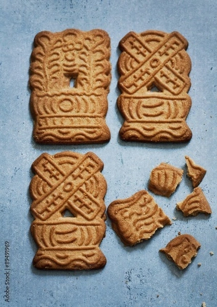 Fototapeta Gingerbread biscuits, whole and broken