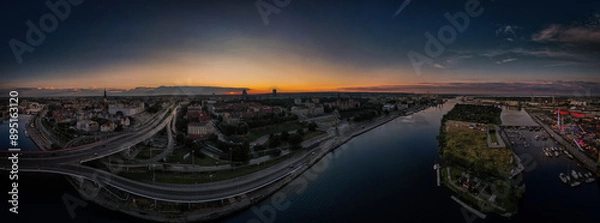 Obraz river in the city