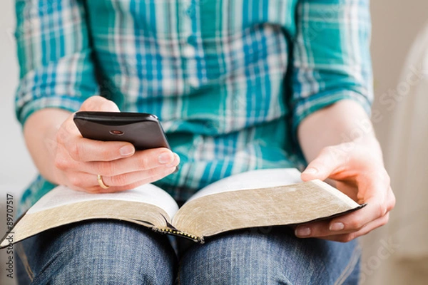 Obraz Bible Study with a Smartphone