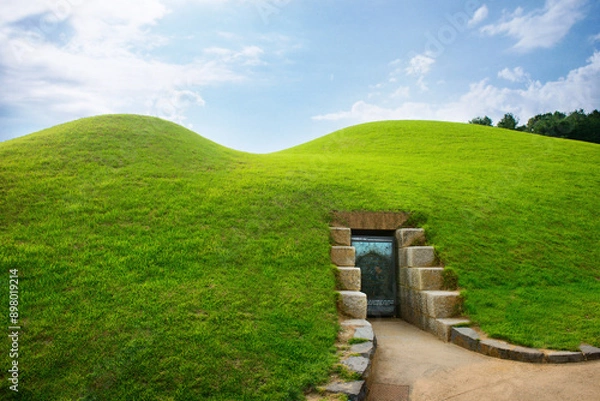 Obraz 충청남도 공주시에 위치한 백제 제25대 임금 무령왕의 무덤이다.대한민국 사적 제13호로 지정되 있다.