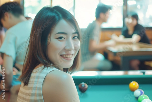 Obraz ビリヤード場で微笑む可愛いアジア人女性