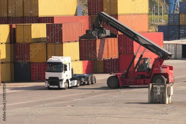 Obraz lkw mit Container beladen