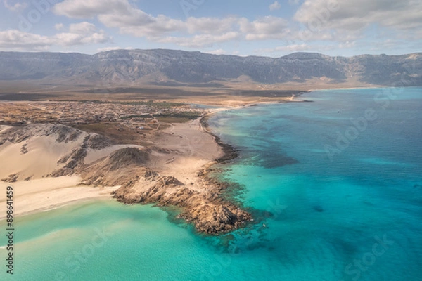 Fototapeta Ocean coast near village Qalansiyah in Socotra Yemen.  Amazing color of water!