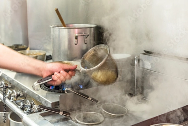 Fototapeta ラーメンの湯切り