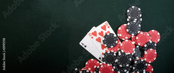 Fototapeta Żetony do kasyna i karty do pokera Texas Holdem. Koncepcja Vegas