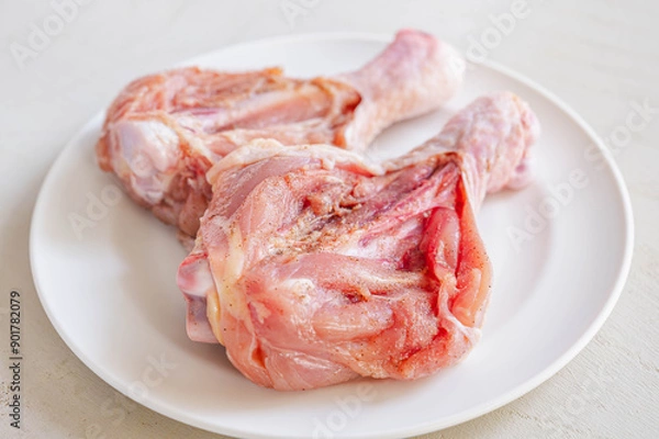 Fototapeta 骨付きモモ肉の下ごしらえ