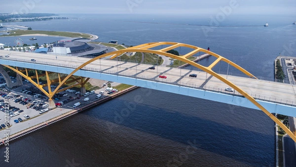 Fototapeta bridge in milwaukee wi