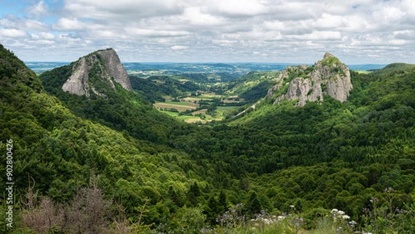 Obraz Panoramic viewpoint on Sanadoire and Tuiliere rocks (Roches Tuilière et Sanadoire in French) Puy de Dome, Auvergne, France.