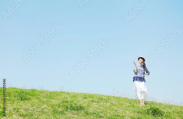 Obraz 丘に立つ女性　案内