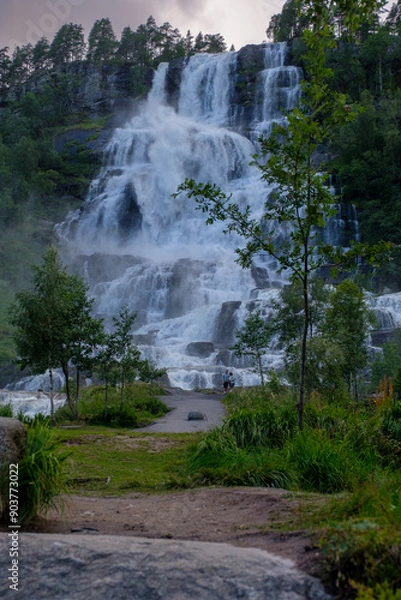 Fototapeta Cascata con persone