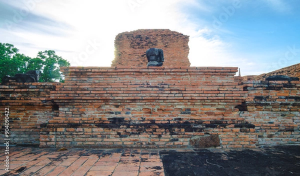 Obraz Wat Phra Mahathat, Old temple in Phra Nakhon Si Ayutthaya, temple with an old Buddha image without a head, Headless Buddha.