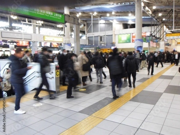 Obraz 品川駅改札内　冬の通勤風景