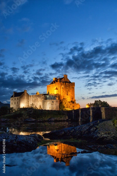 Fototapeta Lake mirroring at dusk of Eilean Donan Castle, Highlands, Scotland