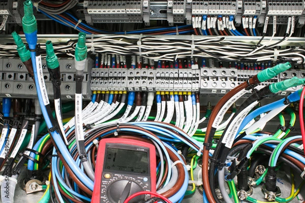 Fototapeta Cable continuity tester with cable terminal