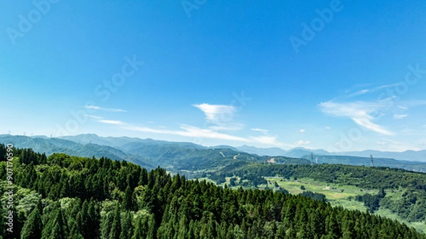 Fototapeta ドローン写真：広大な夏の青空と自然