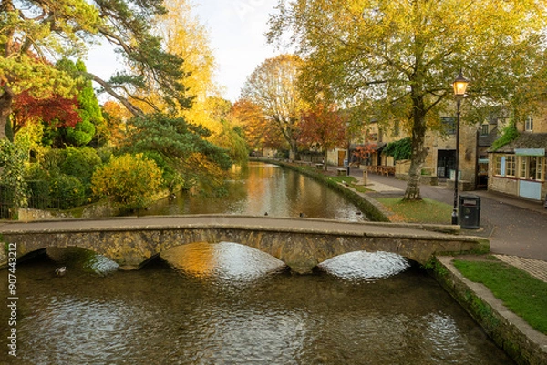 Obraz River Windrush, bridge and buildings in Bourbon-on-the Water, UK