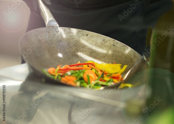 Obraz Gemüse im Wok geschwenkt