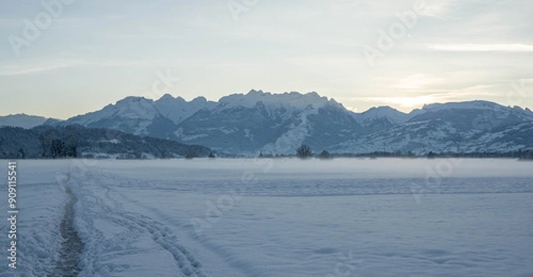 Fototapeta Winterabend mit Sonnenunterang über dem hohen Kasten am Rhein nahe Feldkirch (Bangs)