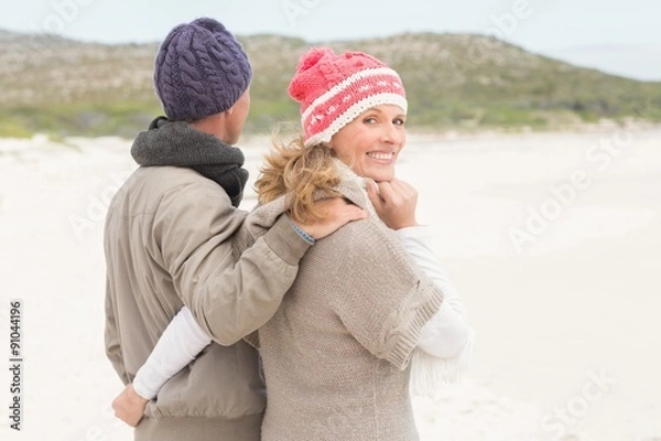 Obraz Happy couple embracing by the shore