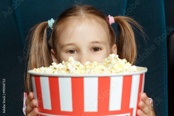 Fototapeta Adorable little girl with popcorn