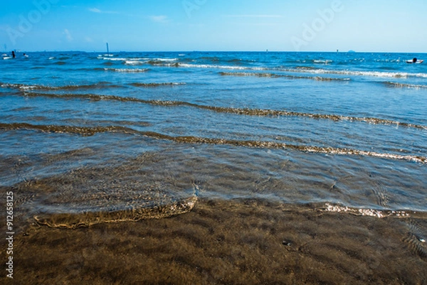 Fototapeta 遠浅の海の波
