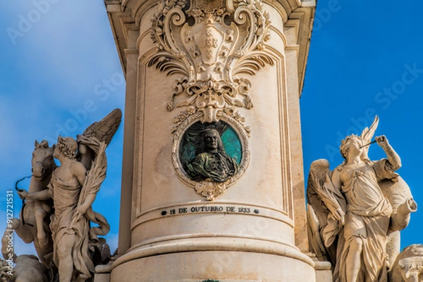 Fototapeta The equestrian bronze statue of King Jose I of Portugal was designed by Machado de Castro in 1775