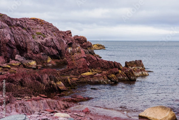 Fototapeta Bizarre colorful rock formations at the Tickle Cove Sea Arch, located on the Discovery Trail of the Bonavista Peninsula in Eastern Newfoundland

