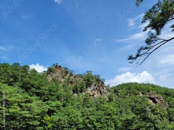 Fototapeta 산 풍경 바위산 나무 하늘 구름