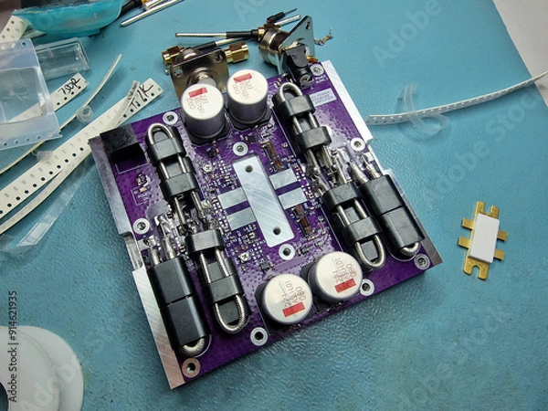 Fototapeta High power RF amplifier development and assembly