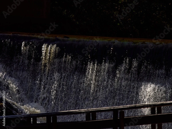 Obraz Water falls  in a net.