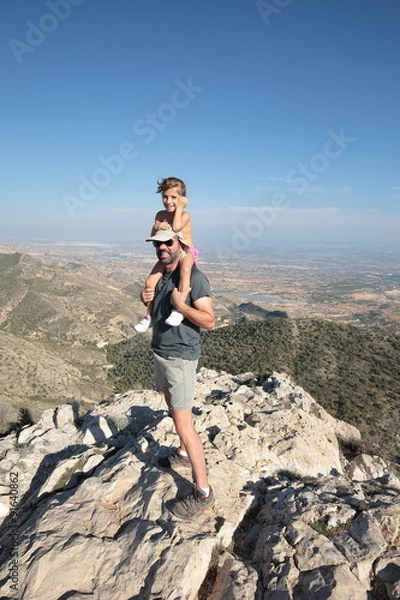 Fototapeta PADRE E HIJA EN LA CIMA DE PICACHO