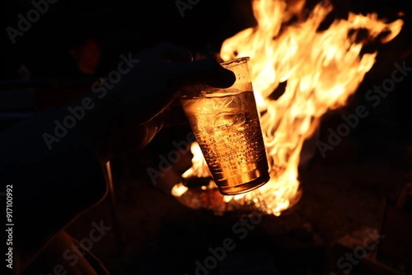 Obraz 焚火とお酒