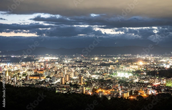 Fototapeta 岩手県盛岡市岩山公園展望台から望む盛岡市街の夜景