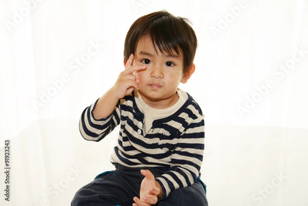 Obraz ピースポーズの男の子