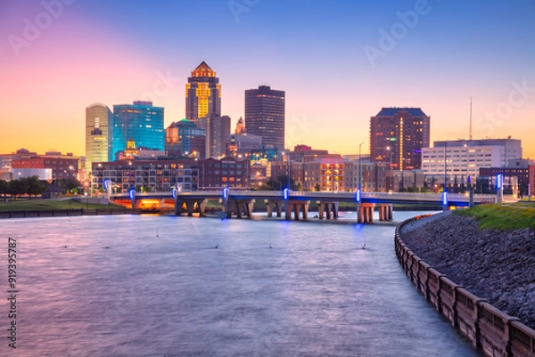Obraz Des Moines, Iowa, USA. Cityscape image of Des Moines skyline, Iowa, USA at summer sunset.