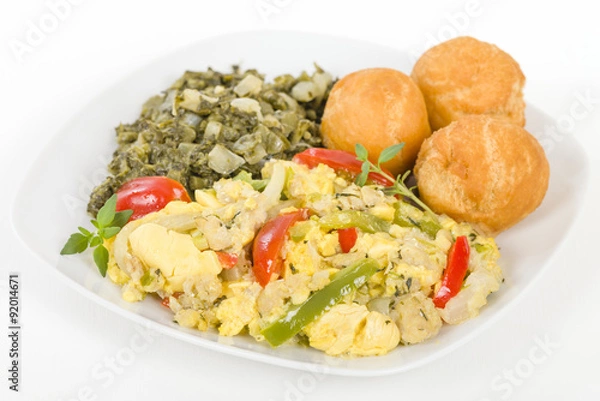 Fototapeta Ackee & Saltfish - Tradycyjne jamajskie danie z solonego dorsza i owoców ackee. Podawane z ciastami Callaloo i Johnny.