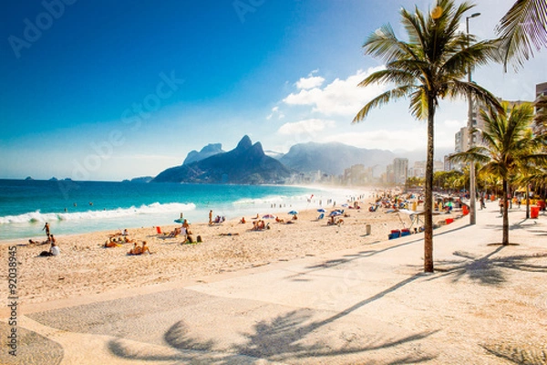 Fototapeta Góra Palms and Two Brothers Mountain na plaży Ipanema w Rio de Janeiro