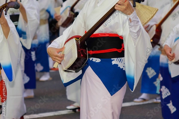 Fototapeta 三線を引く人