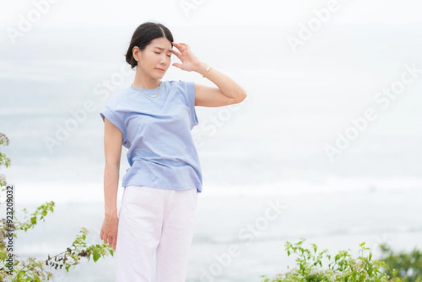 Obraz 	自然の中にいる女性の健康イメージ